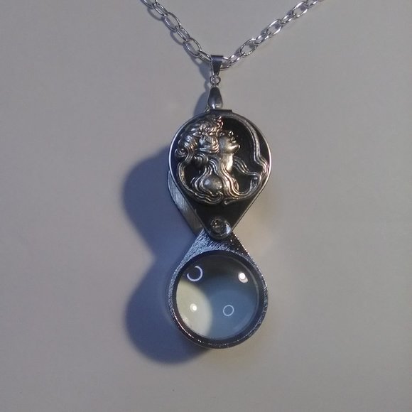 Magnifying Glass Art Nouveau Lady Face Loupe Pendant Necklace 20x - Picture 3 of 8